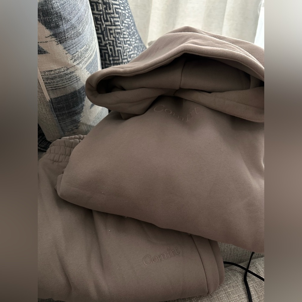 Comfrt Signature Bark Hoodie and Sweat Pants Set